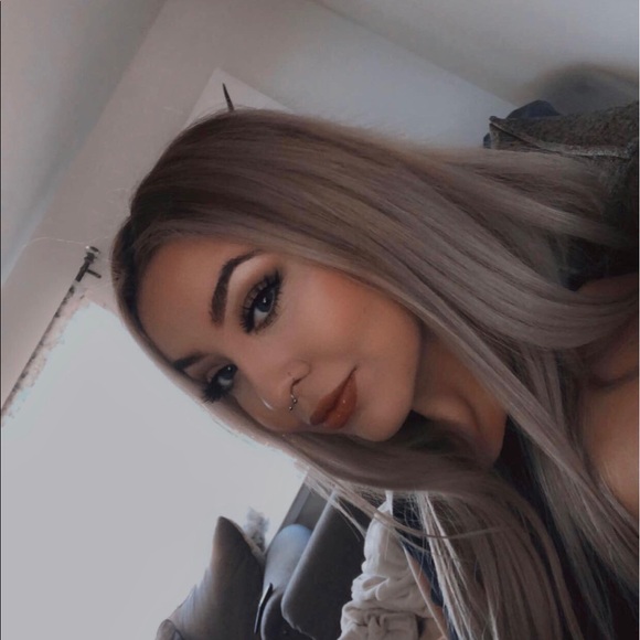 Meet your Posher, Angelina - Picture 1 of 1